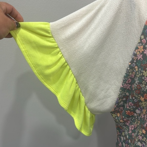 143 Story by Lineup Neon and Floral V-Neck Blouse.  Sz L - Picture 2 of 8
